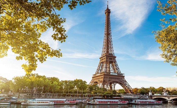 Privileged Access Eiffel Tower Tour with Seine River Cruise